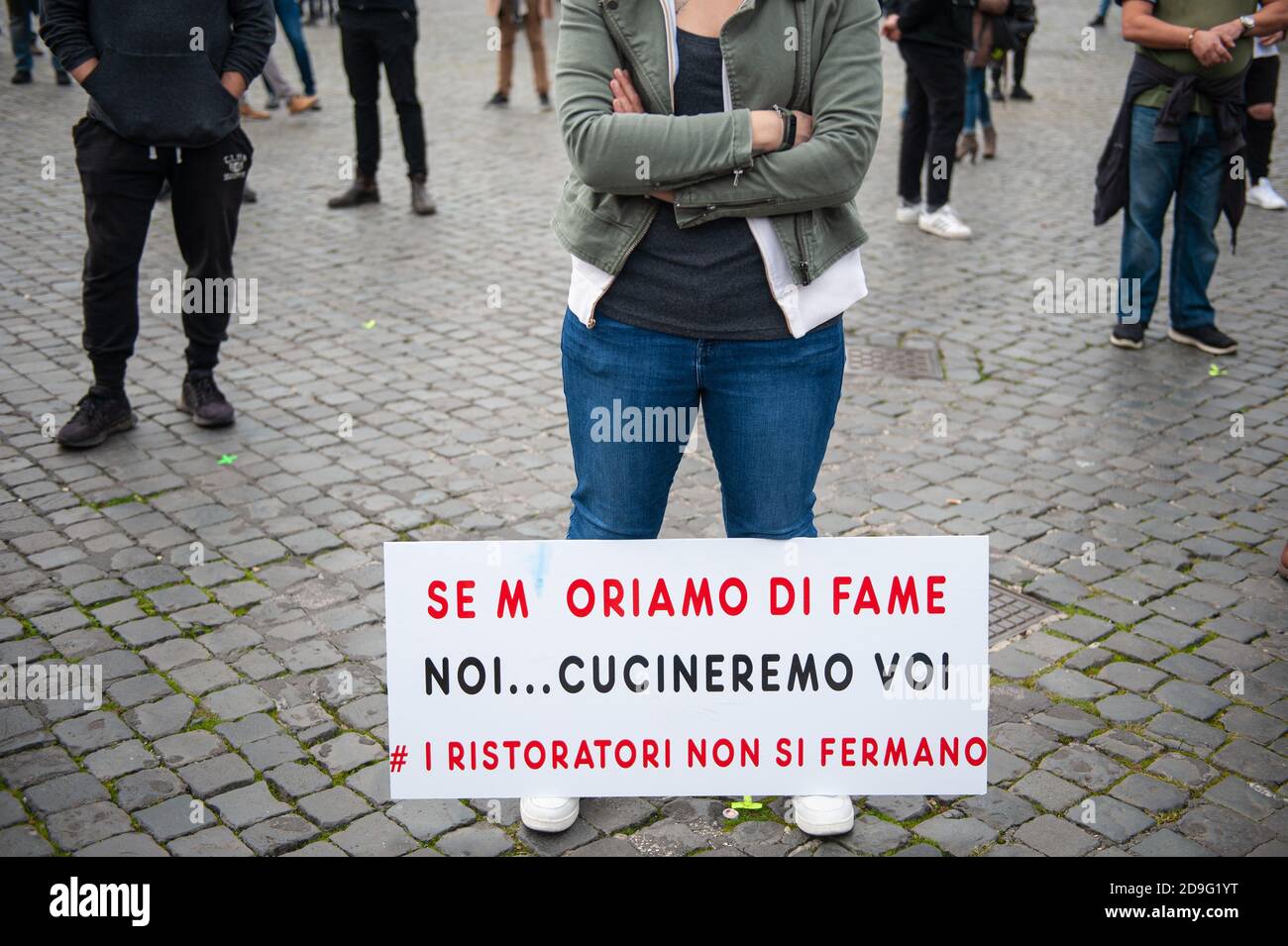 Roma, 02/11/2020: I ristoratori protestano in Piazza del Popolo contro il governo e chiedono alternative per riprendere le attività in modo sicuro. © Andrea Sab Foto Stock