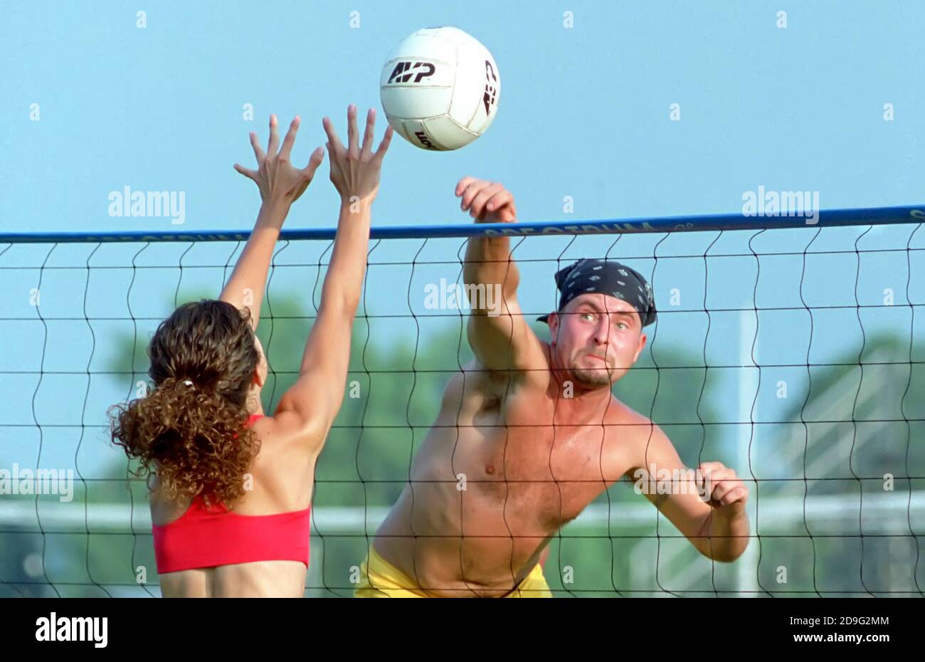 Azione sportiva di pallavolo con squadre maschili, femminili e coed da 4 persone Foto Stock