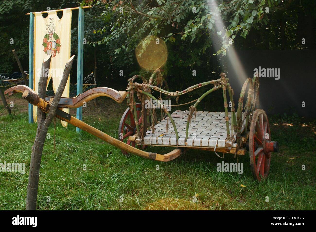 Una replica di un carro romano a due ruote Foto stock - Alamy