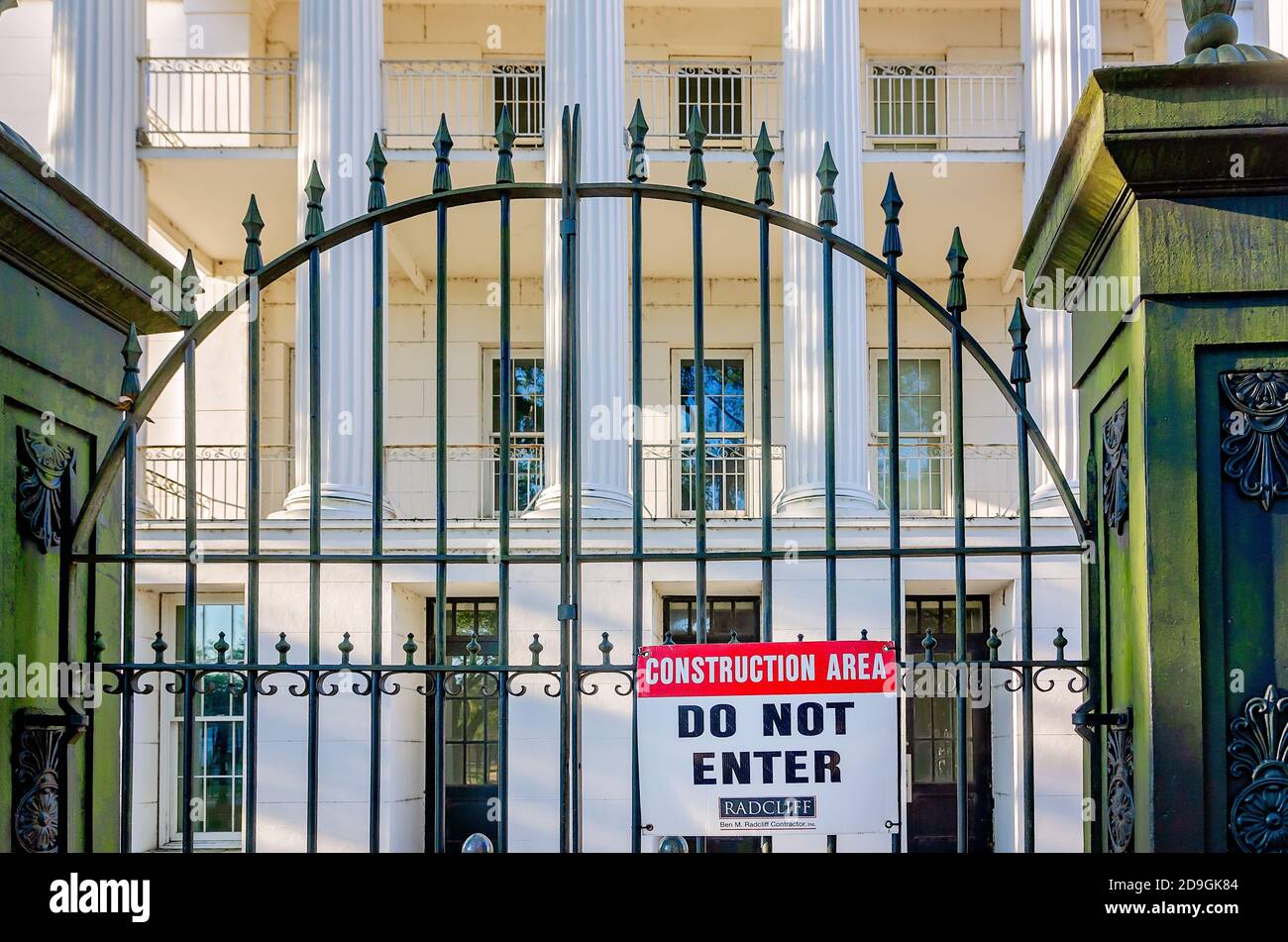 La costruzione continua alla Barton Academy, che è stata la prima scuola pubblica in Alabama, 31 ottobre 2020, a Mobile, Alabama. La storica rinascita greca Foto Stock