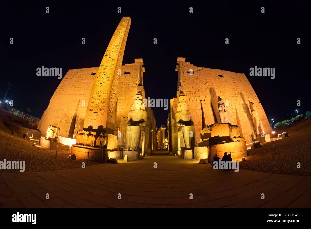 La parte originale del Tempio di Luxor consisteva di un grande cortile peristilio e di un complesso di sale e camere oltre. In una sala è un shr granito Foto Stock