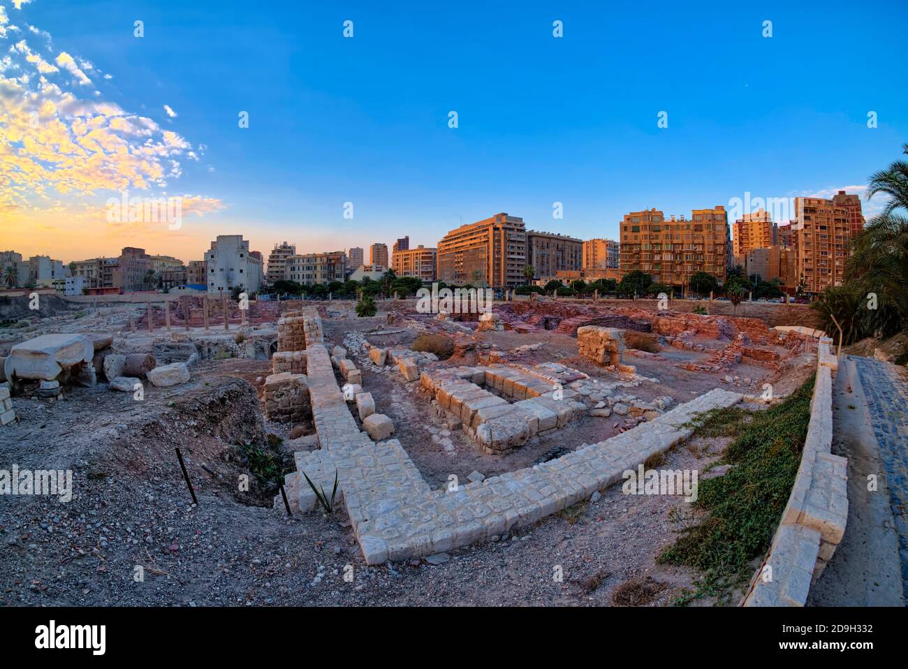 Gli scavi attuali ai margini del sito hanno scoperto bagni romani, sale conferenze, e un piccolo villaggio, il cui fulcro è la Villa di t Foto Stock