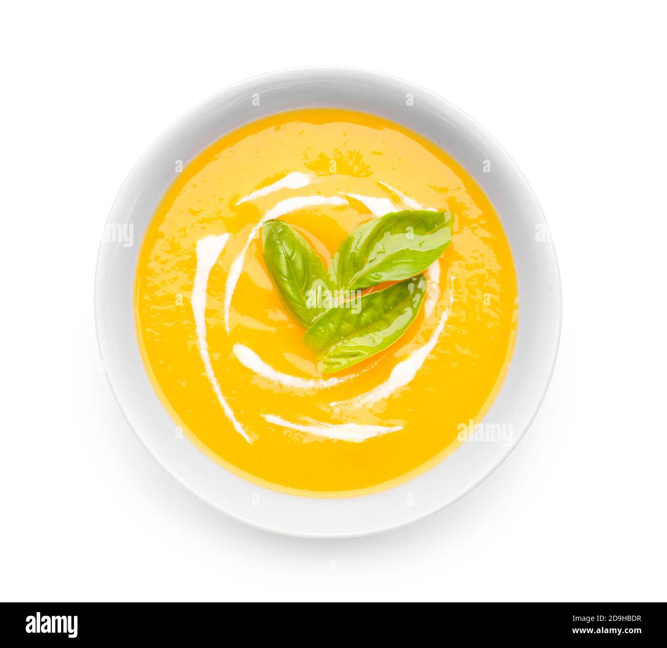 Gustosa zuppa di crema di zucca in ciotola su sfondo bianco Foto Stock