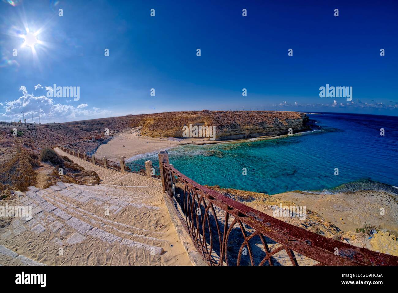 Questa spiaggia era davvero incredibile, in quanto il colore dell'acqua era blu chiaro e tenue, con alcune onde per chi ama alcune avventure. Non era molto affollata Foto Stock