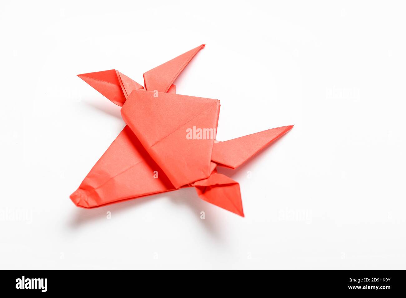 Origami bull come simbolo dell'anno 2021 su sfondo bianco Foto stock - Alamy