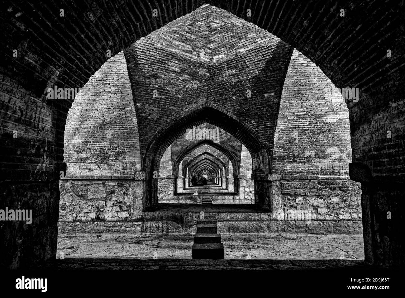 Ponte Allahverdi Khan o ponte si-o-se-pol sul fiume Zayandeh, Isfahan, Iran Foto Stock