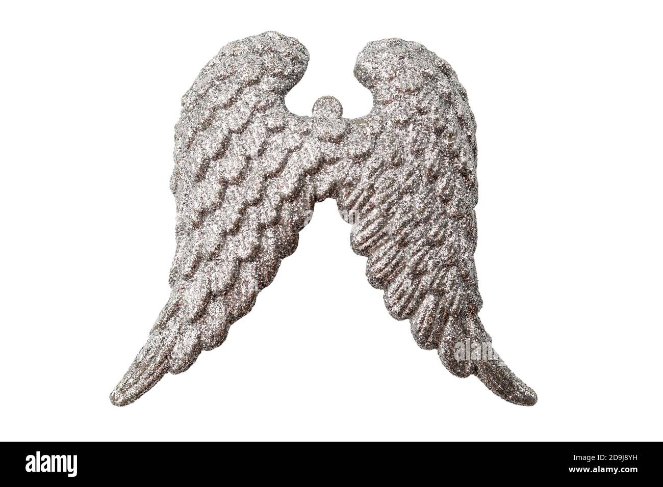 Decorazioni natalizie scintillanti e decorazioni angeliche concetto di ali d'angelo coperto in glitter isolato su sfondo bianco con ritaglio percorso Foto Stock