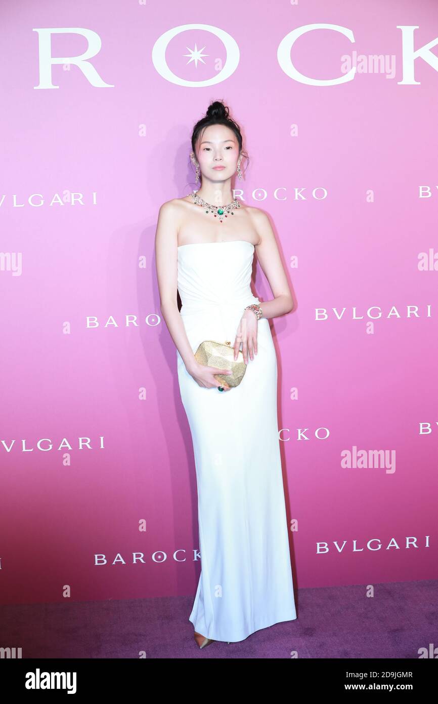 Il modello cinese Xiaowen Ju partecipa all'evento Bulgari Red carpet a Shanghai, Cina, 23 ottobre 2020. Foto Stock