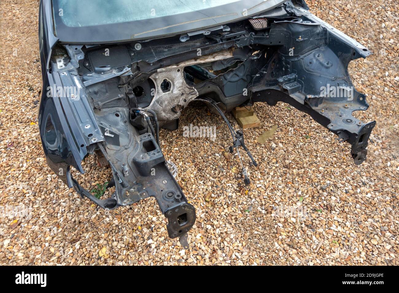Estremità anteriore della carrozzeria di un'auto senza motore Foto stock -  Alamy