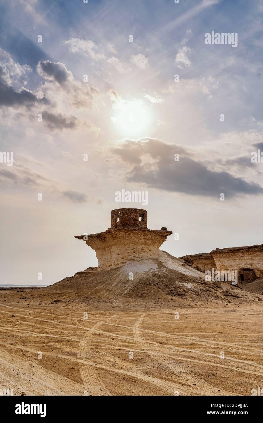 Mistero Village a zekreet, deserto paesaggio, Qatar, Medio Oriente. Foto Stock