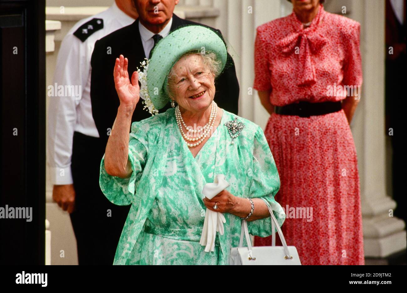 Regina Elisabetta la Regina Madre. Festeggiamenti per il 93° compleanno, Clarence House, The Mall, Londra. REGNO UNITO 1993. Foto Stock