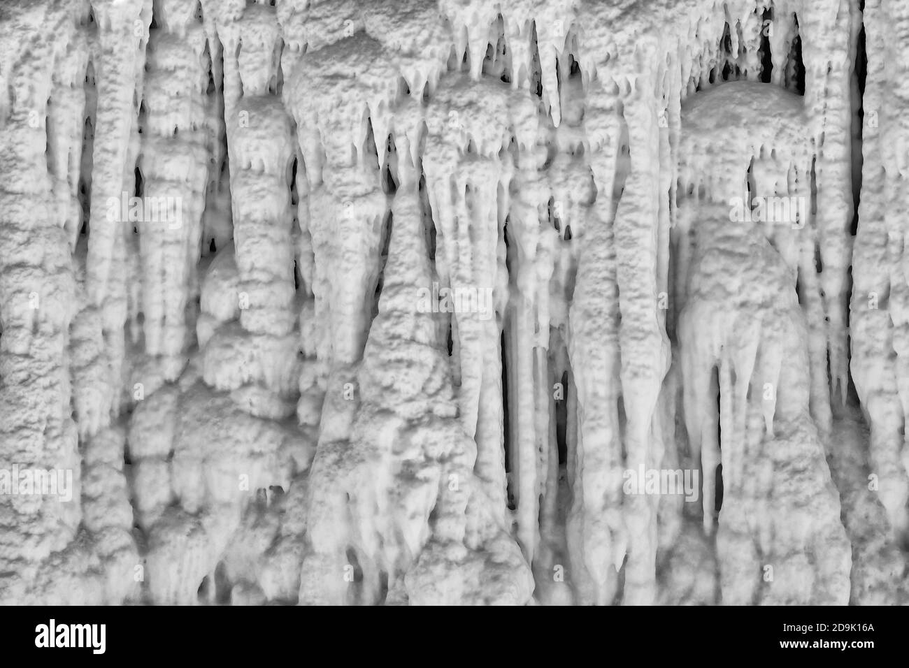 Formazioni di ghiaccio. Forme di acqua congelata. Foto Stock