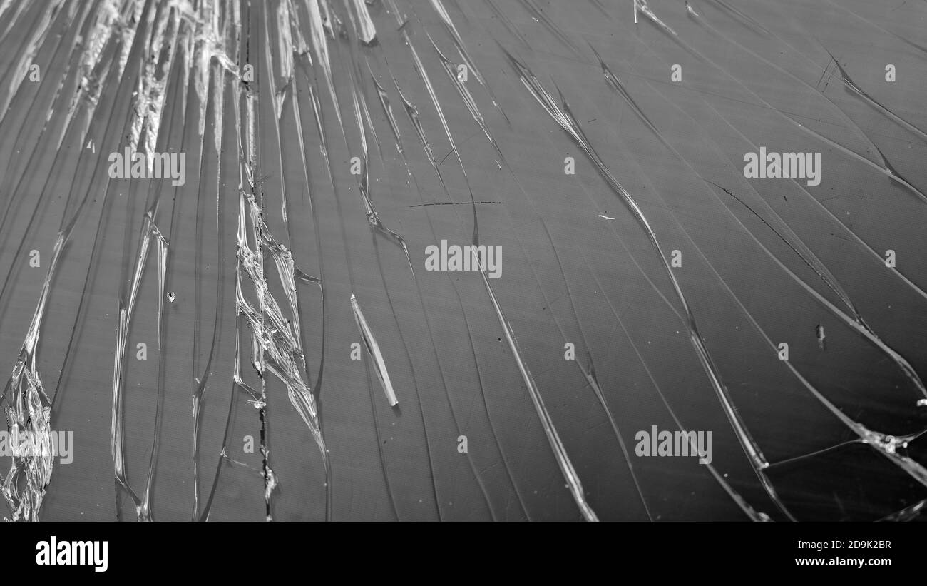 Vetro rotto - linee bianche su sfondo nero, elemento di design. Touch screen smartphone con schermo rotto Foto Stock