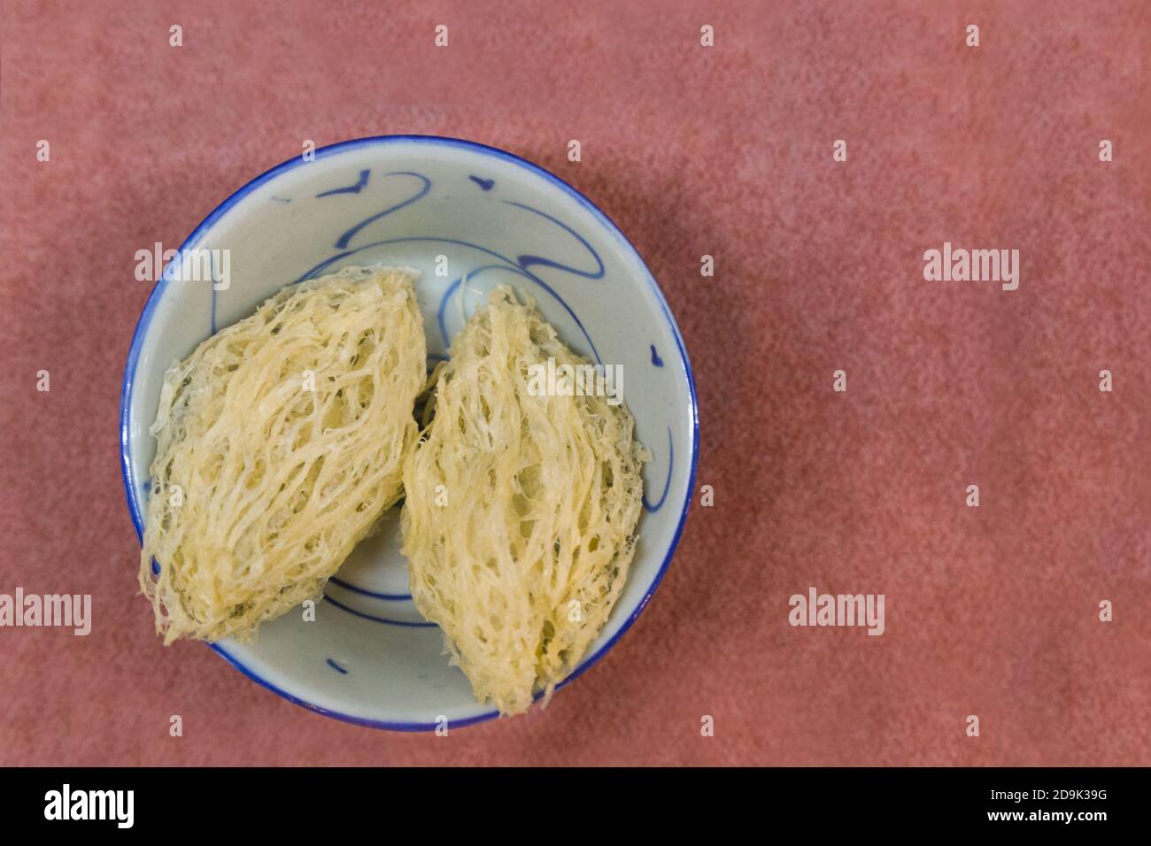 Nido d'uccello swiflet di alta qualità per preparare la zuppa per il nutrimento Foto Stock