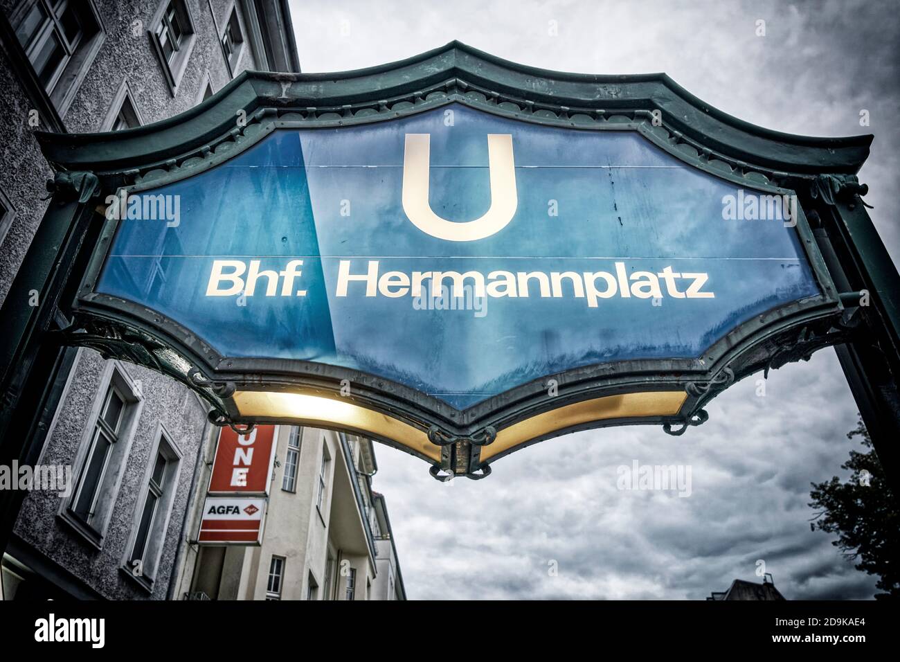 U-Bahn Hermannplatz, Neukölln , Corona Hotspot, Corona Ampel auf rot, Foto Stock