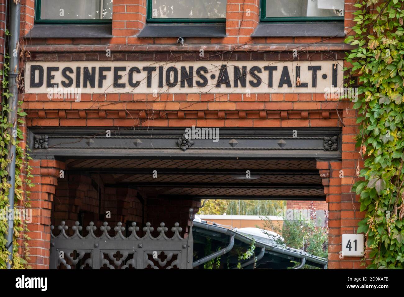 Eine der ersten Berliner Desinfektionsanstalten in der Ohlauer Straße 39-41 , Desinfektionsanstalten entstanden zu Ende des 1 Foto Stock