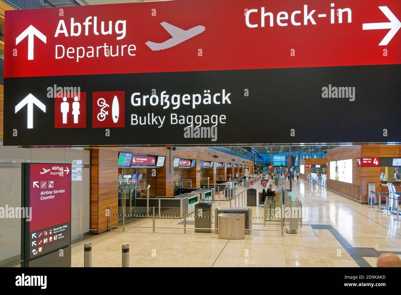 Foto interna del terminal passeggeri dell'aeroporto di Berlino-Brandeburgo (BER), aeroporto internazionale Willy Brandt Foto Stock