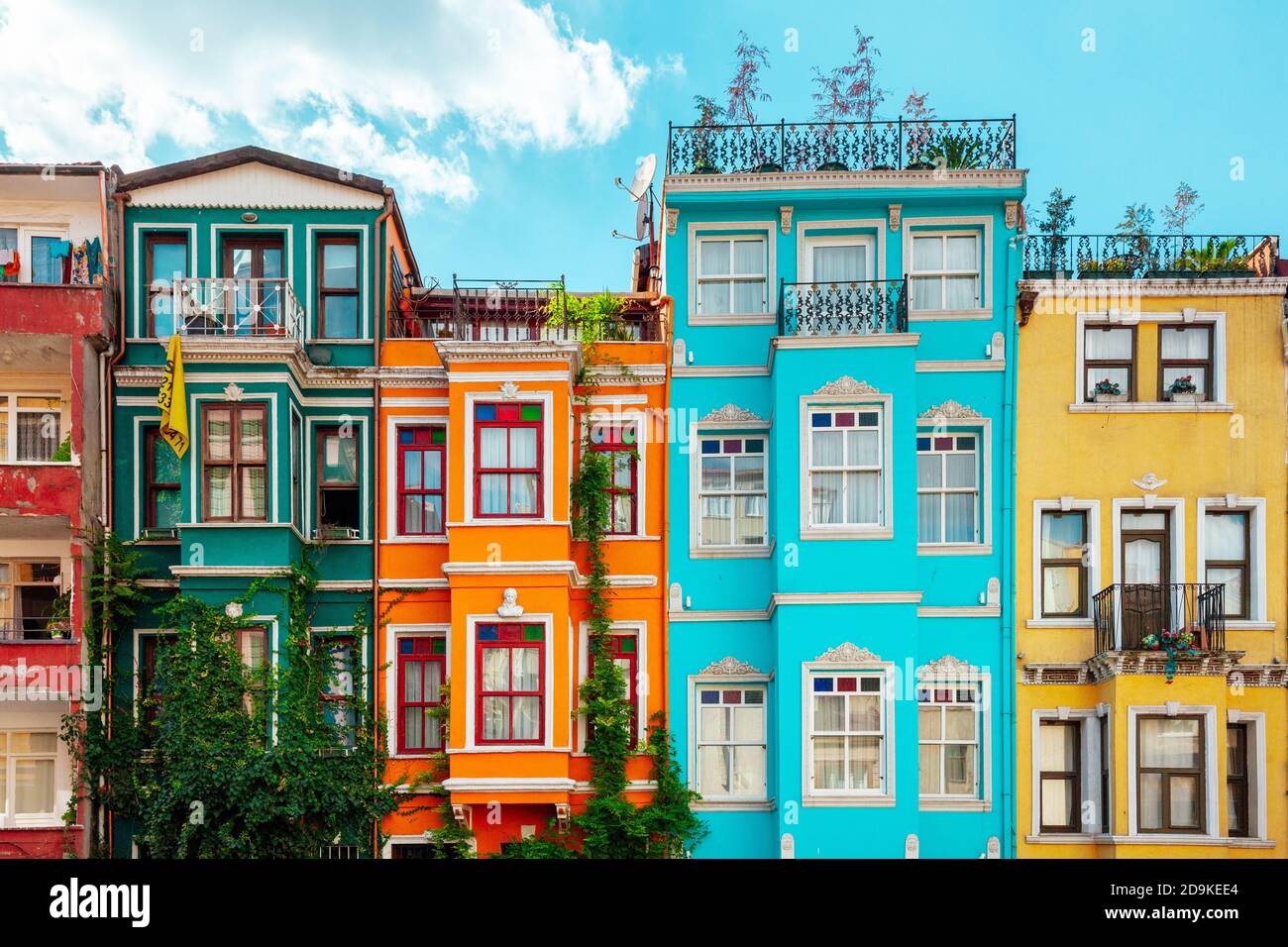 Case colorate a Balat popolare tra i turisti, Istanbul, Turchia Foto Stock