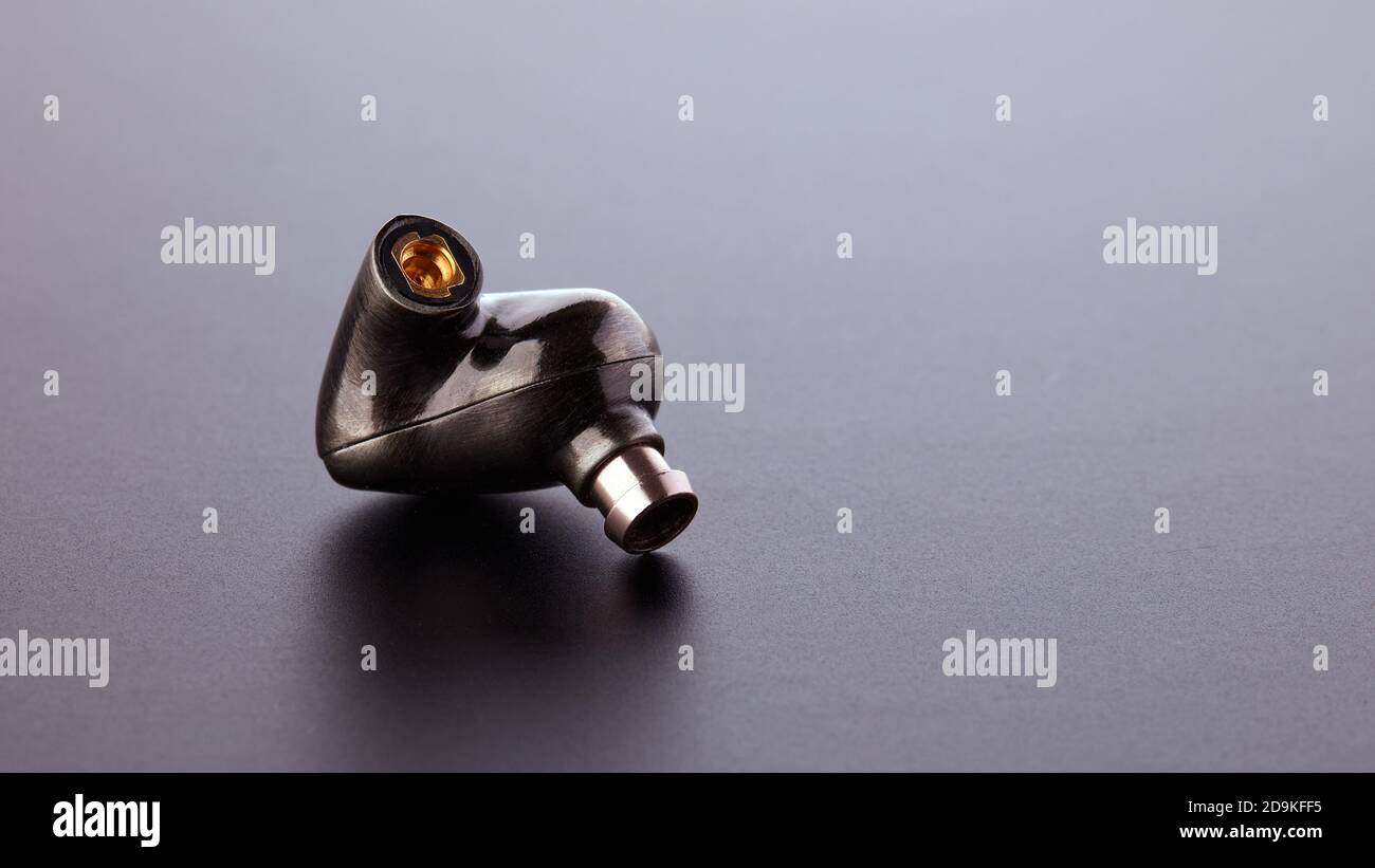 Cuffie auricolari per audiofili con connettore MMCX. Audio di alta qualità. Audio professionale. Foto Stock