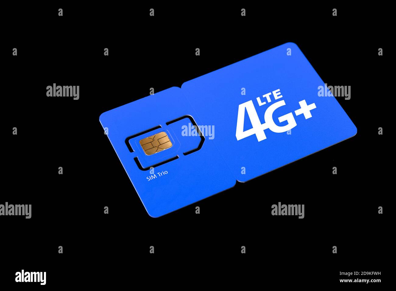 Dimensioni delle schede sim. Scheda SIM standard, micro e nano raccolta nella scheda. Scheda SIM per telefono su sfondo nero. Foto Stock