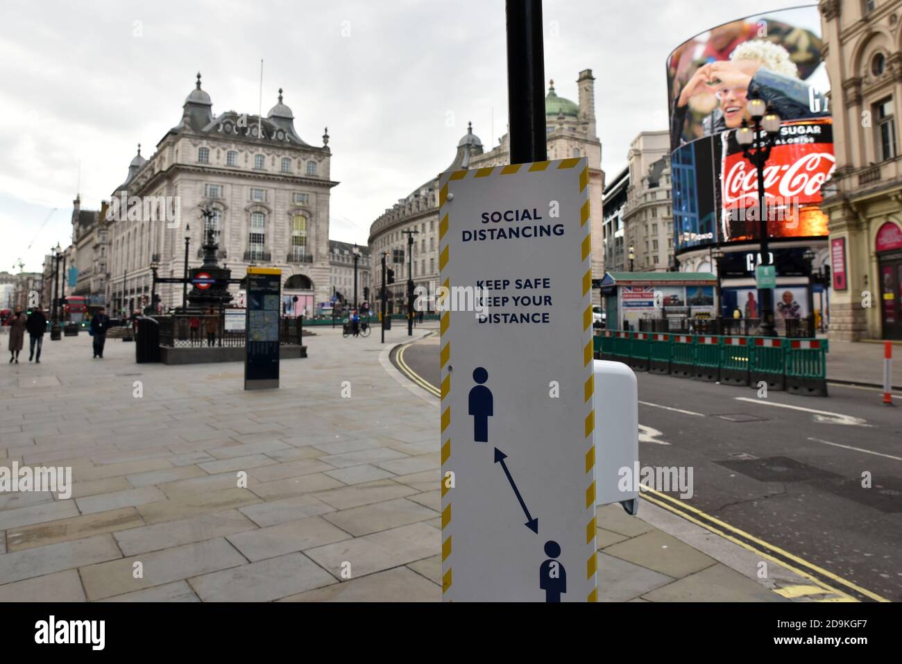 Piccadilly Circus, Londra, Regno Unito. 6 novembre 2020. Blocco 2. Strade tranquille nel West End di Londra. Credit: Matthew Chpicle/Alamy Live News Foto Stock