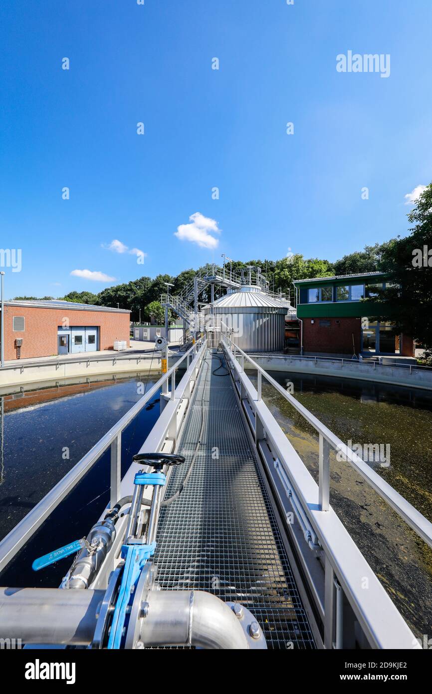 Trattamento delle acque reflue nell'impianto di depurazione di Voerde, bassa Reno, Nord Reno-Westfalia, Germania Foto Stock