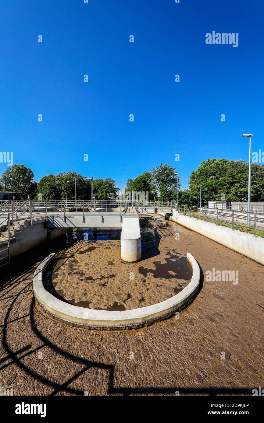 Trattamento delle acque reflue nell'impianto di depurazione di Voerde, bassa Reno, Nord Reno-Westfalia, Germania Foto Stock