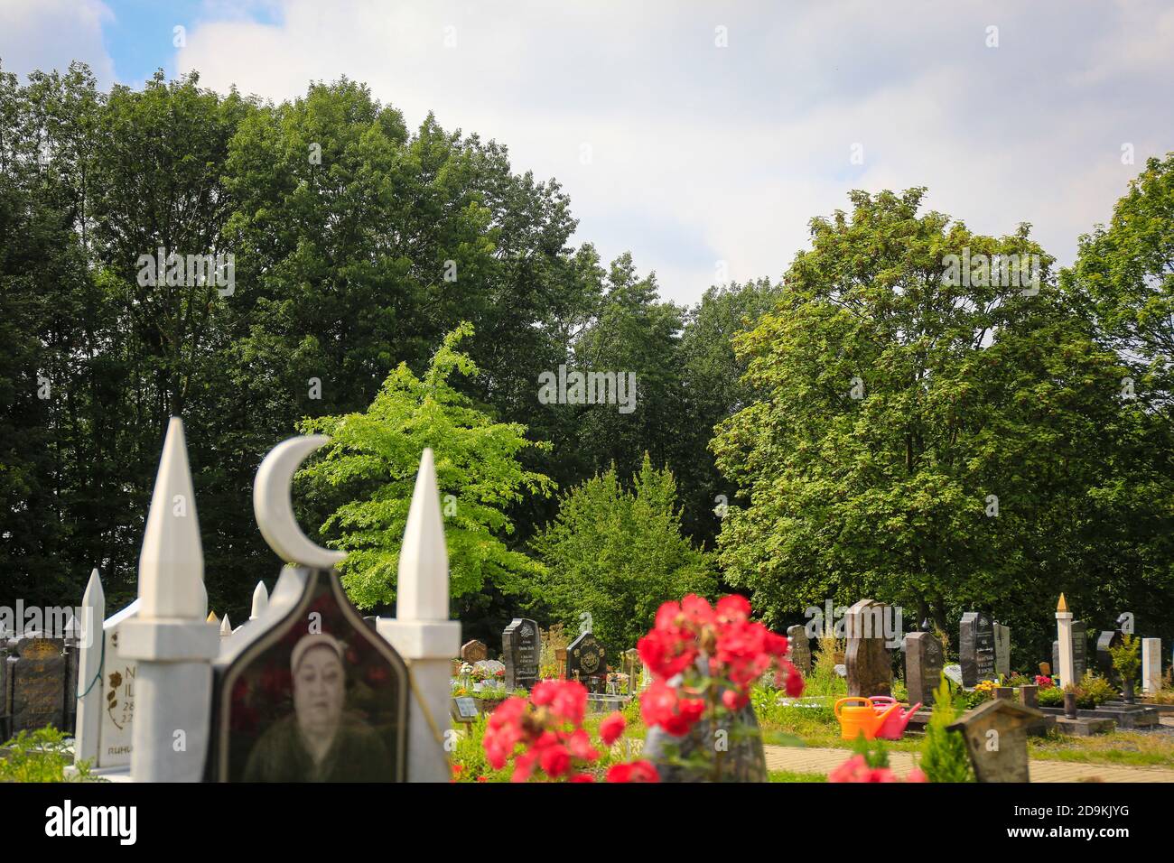 Essen, Renania Settentrionale-Vestfalia, Ruhr Area, Germania, l'Hallospark nel nord di Essen è uno dei più antichi spazi verdi di Essen, qui la parte musulmana del cimitero su Hello in occasione della capitale verde d'Europa Essen 2017. Foto Stock