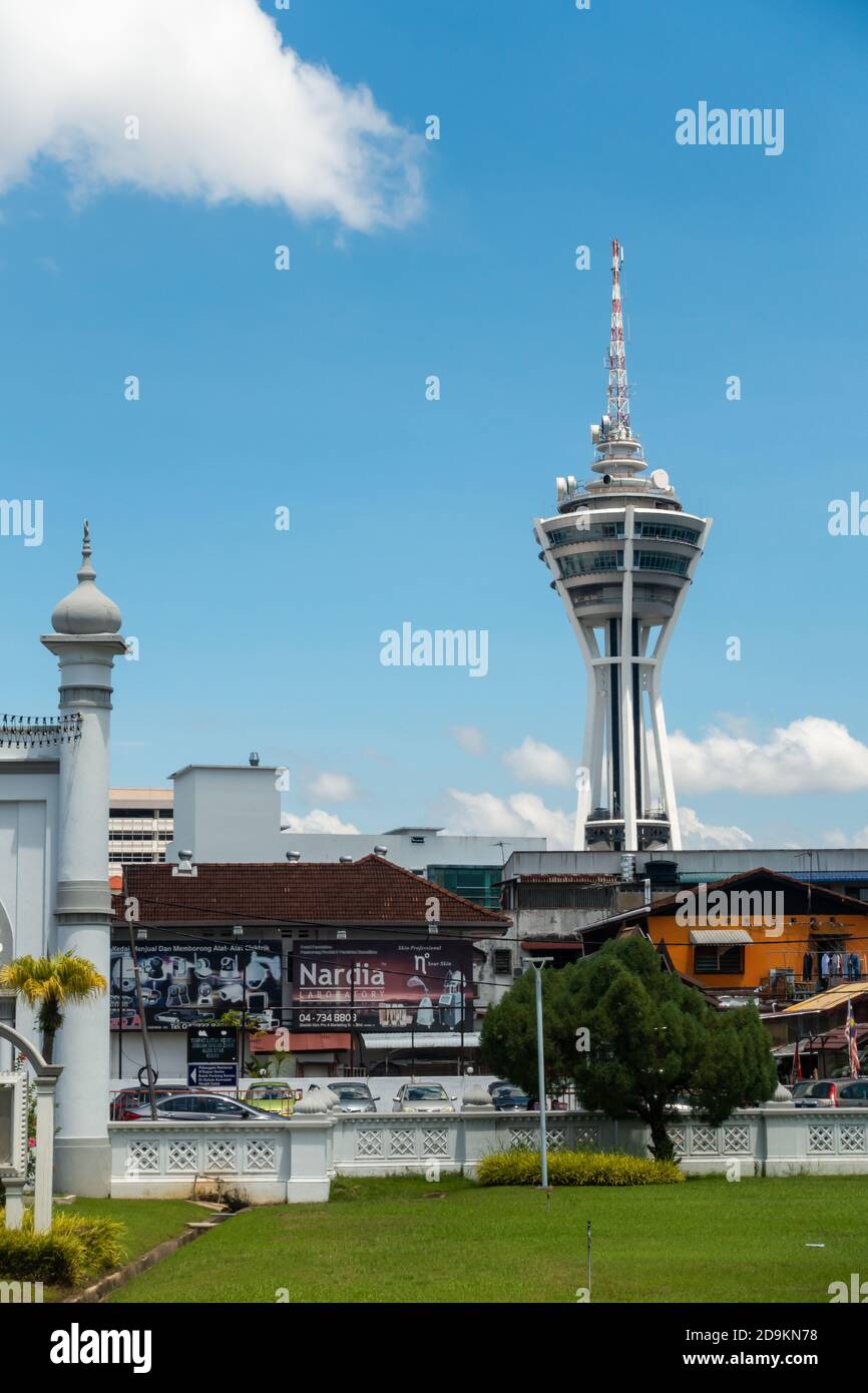 Alor Setar Tower è una torre di telecomunicazioni di 165.5 m ad Alor Setar, Kedah, Malesia. Foto Stock