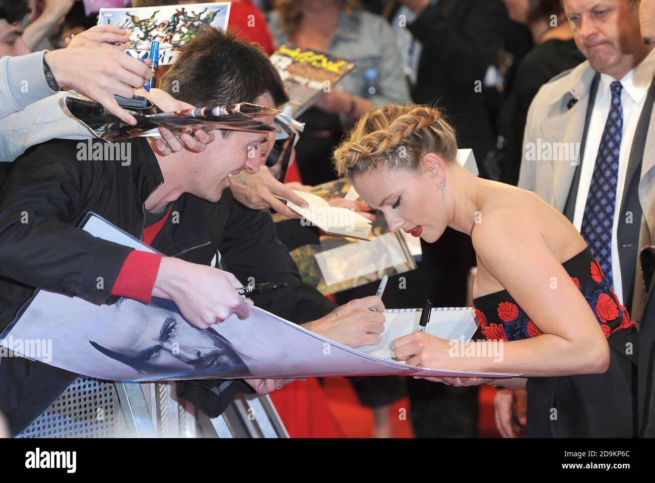 Scarlett Johansson partecipa alla prima europea di Marvel Avengers Assemblle, Vue Westfield, Londra. 19 aprile 2012 © Paul Treadway Foto Stock