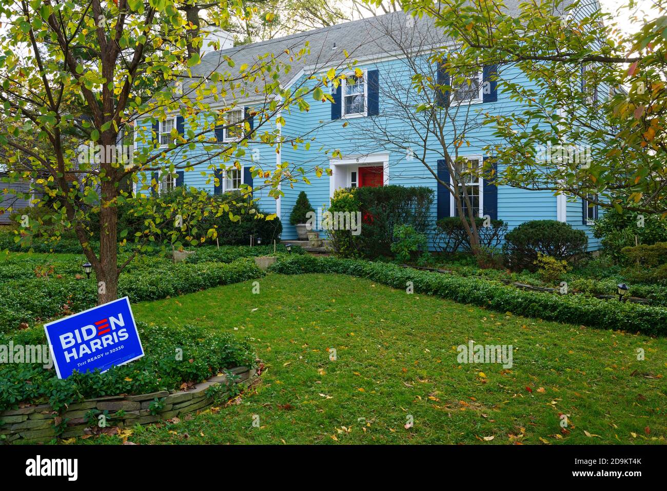 PRINCETON, NJ -15 OTT 2020- Vista di un cartello del prato di Biden Harris democratico durante la campagna elettorale presidenziale del 2020 negli Stati Uniti. Foto Stock