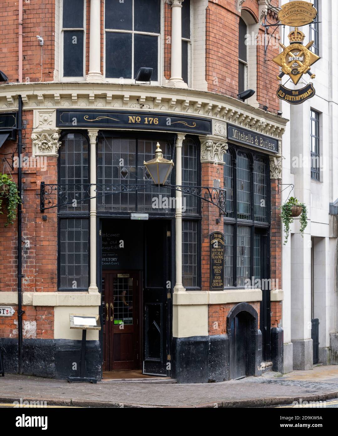 L'ingresso alla Old Contemptibles Public House - un pub di Nicholson - Birmingham, West Midlands, Inghilterra, Regno Unito. Foto Stock