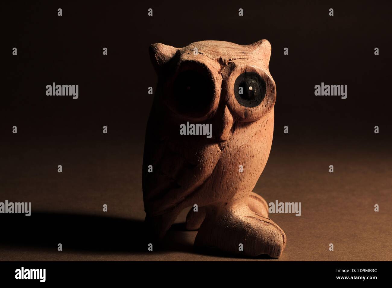 Ritratto di legno fatto carino Owl, fatto in Thailandia Foto Stock