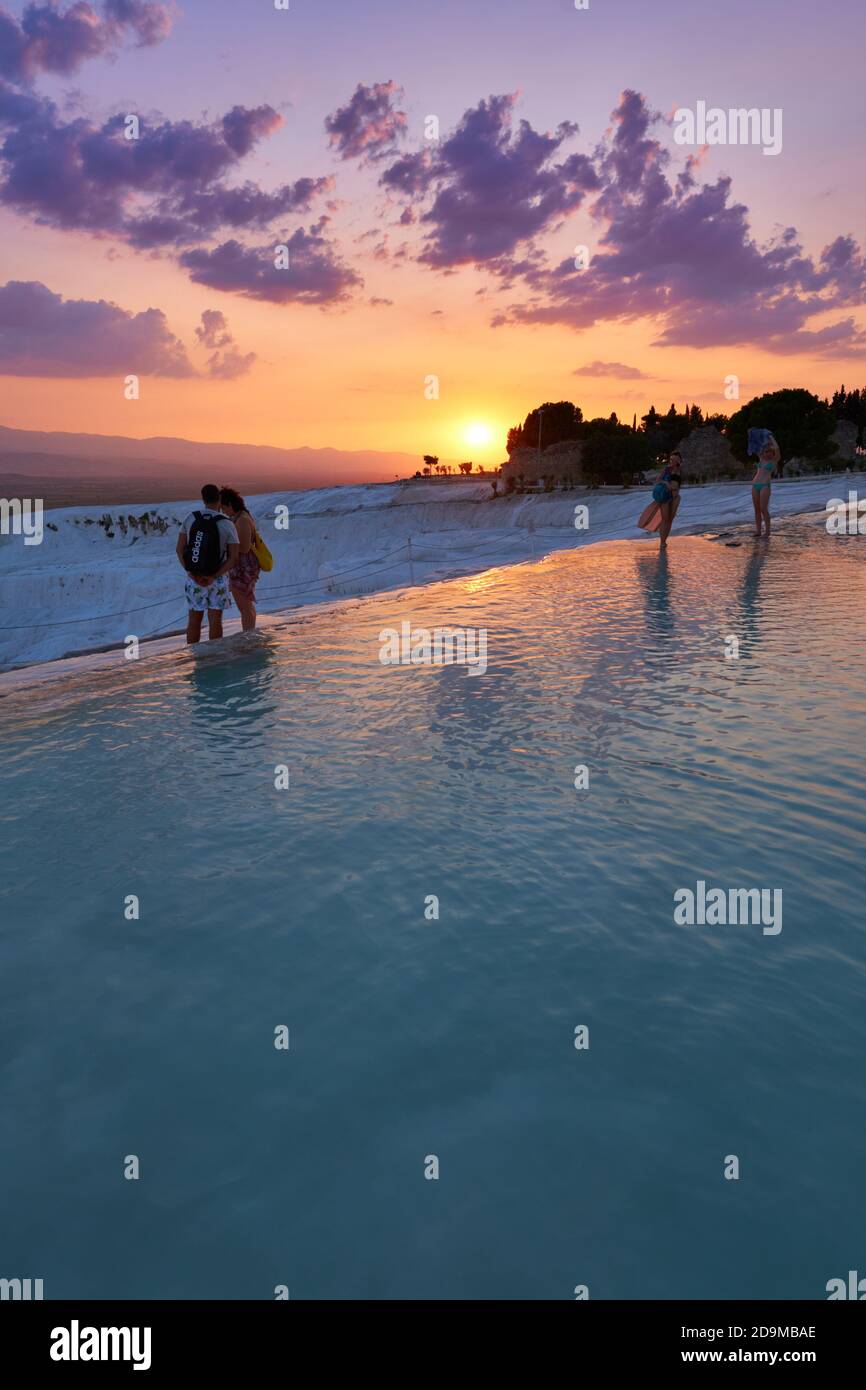 Tramonto sui Travertines di Pamukkale, Turchia Foto Stock