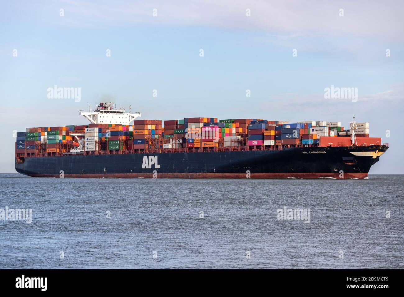 Container nave APL CHONGQING sul fiume Elba Foto Stock