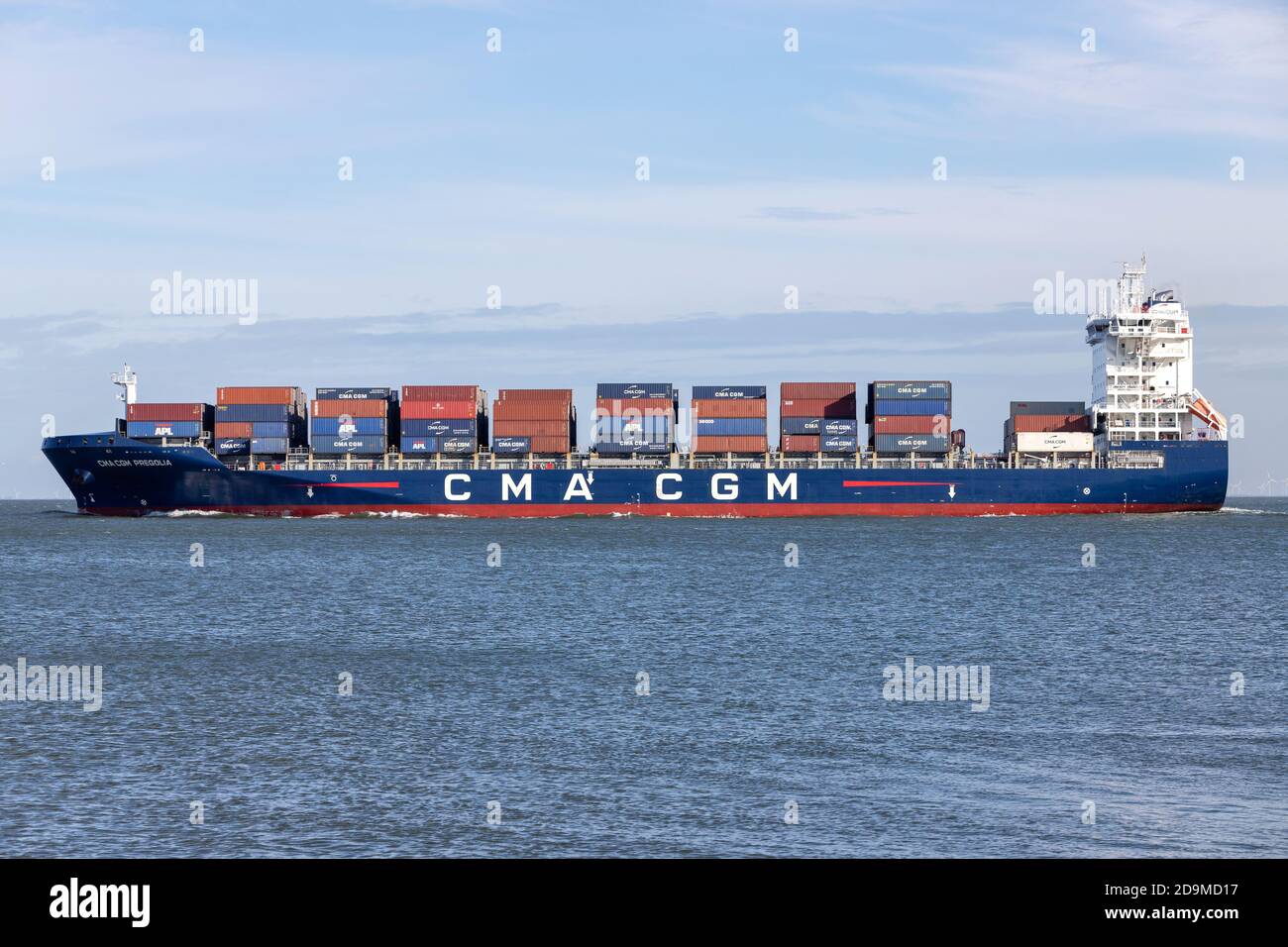 Nave contenitore CMA CGM PREGOLIA sul fiume Elba Foto Stock