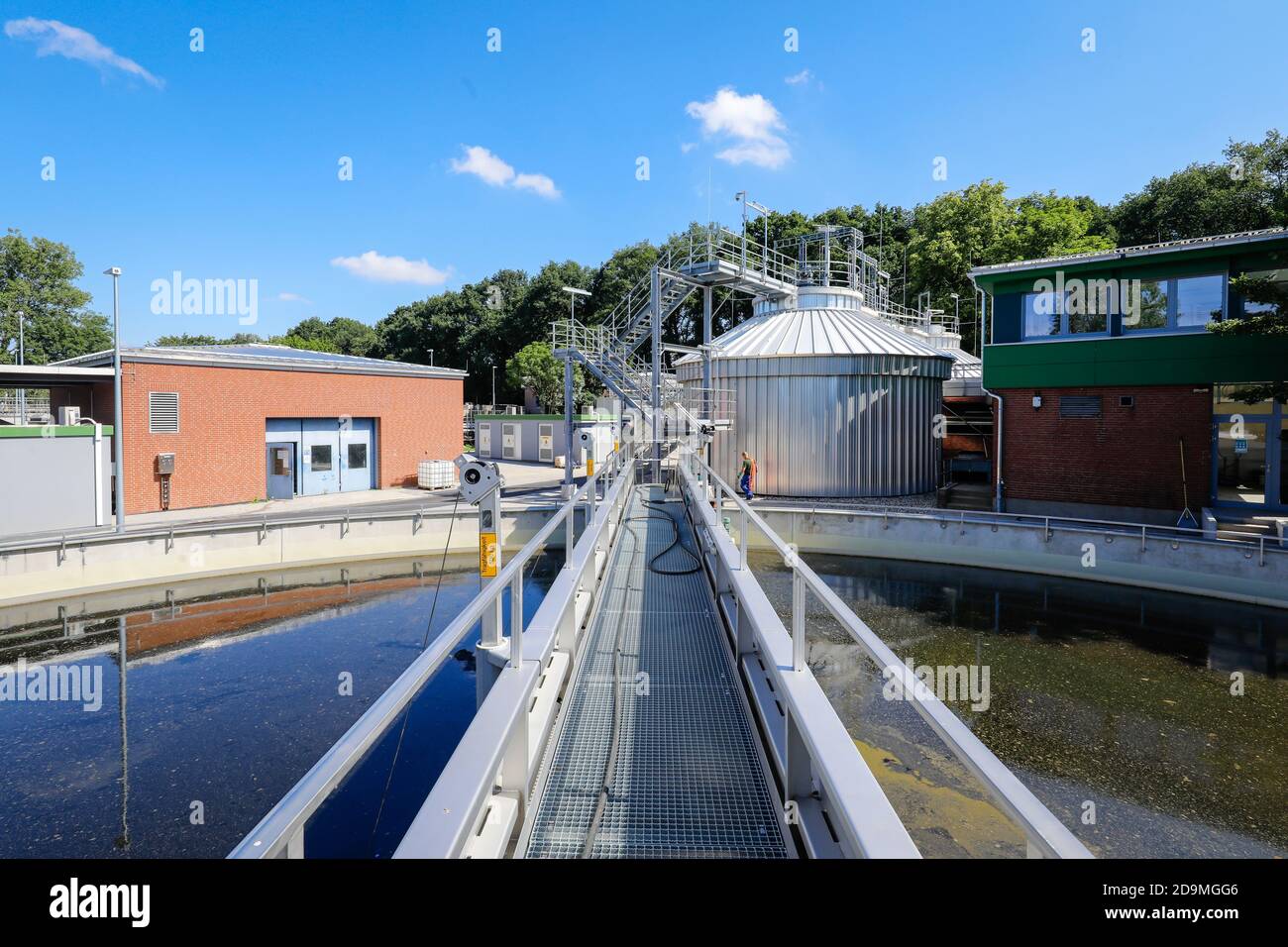 Trattamento delle acque reflue nell'impianto di depurazione di Voerde, bassa Reno, Nord Reno-Westfalia, Germania Foto Stock