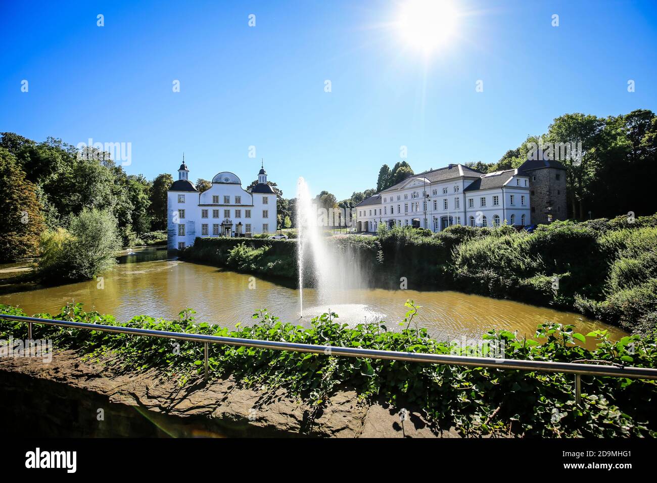 Essen, Renania Settentrionale-Vestfalia, Ruhr Area, Germania, Castello di Borbeck, fotografato in occasione della capitale verde d'Europa di Essen 2017. Foto Stock