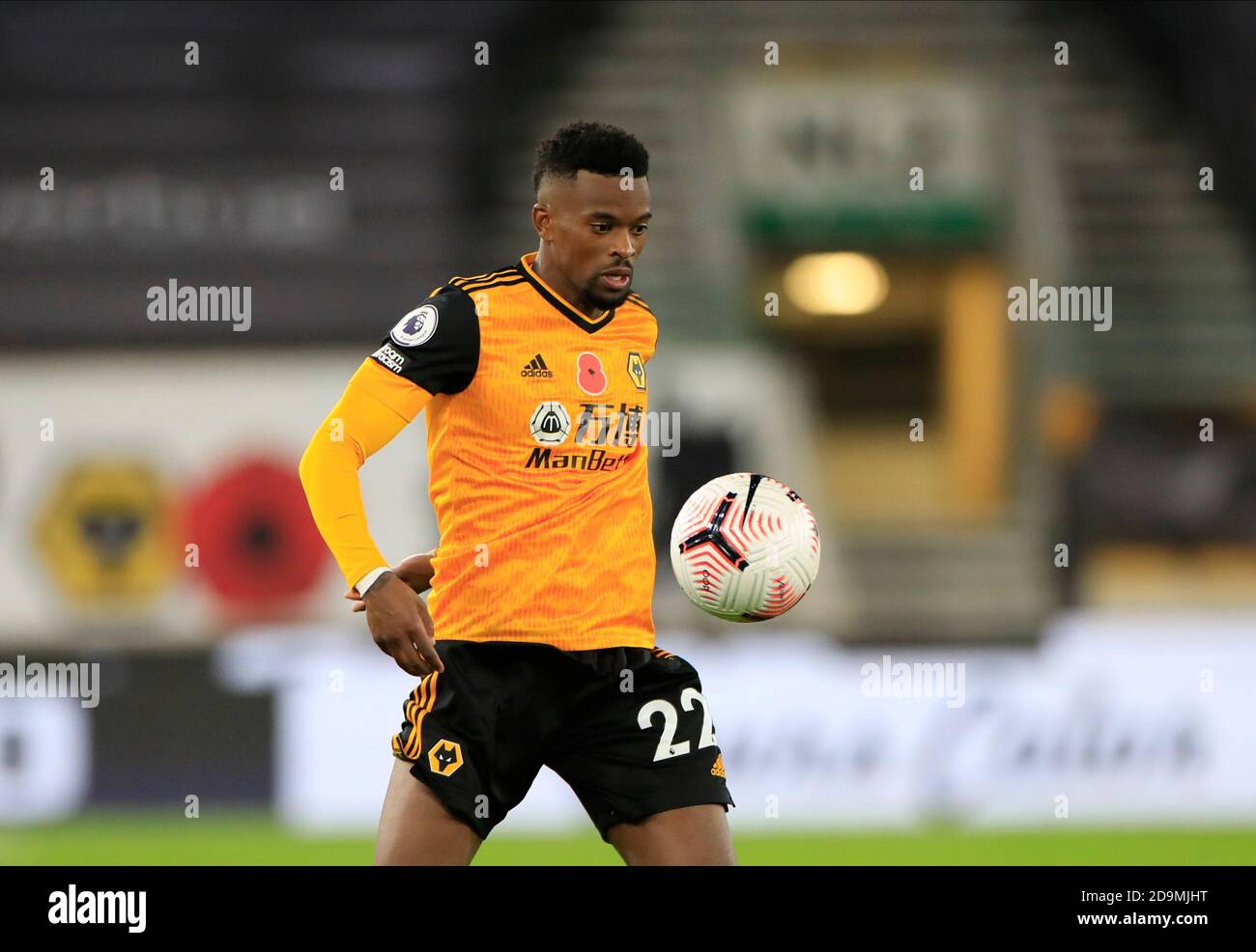 Nelson Semedo (22) di Wolverhampton Wanderers controlla la palla Foto Stock