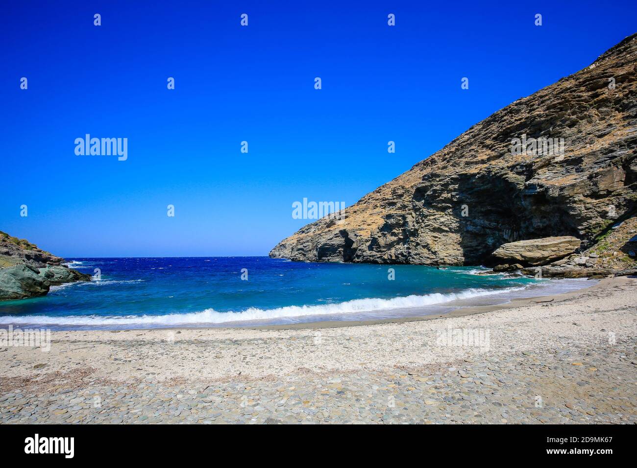 Isola di Andros, Cicladi, Grecia - la spiaggia di Sineti nel sud-est dell'isola. Foto Stock