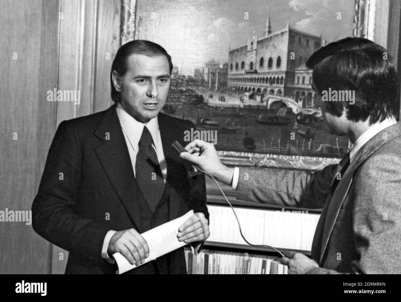L'imprenditore Silvio Berlusconi e il giornalista Gianni Riotta, Milano, 1977. Foto Stock