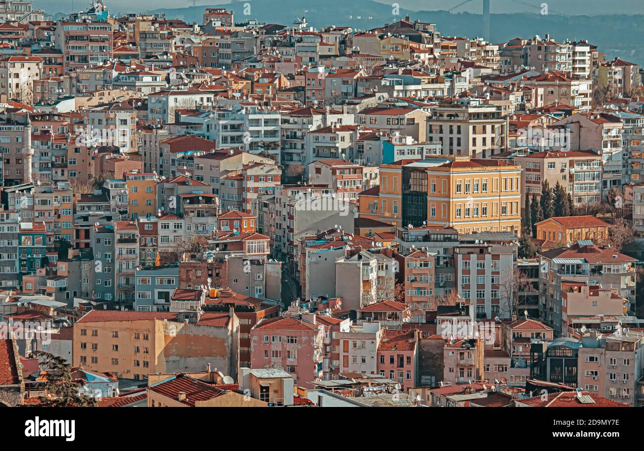 Vista aerea del centro di Istanbul. Edifici cittadini dall'aria. Vista delle aree di Firuzaga e TomTom Foto Stock