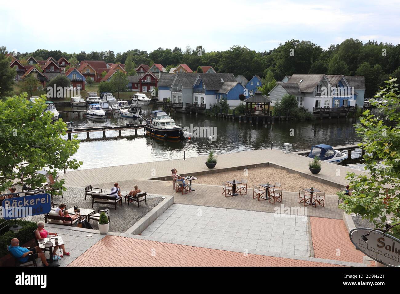 Rheinsberg, Brandeburgo/Germania - Agosto 21 2020: Marina Wolfsbruch situata nel distretto dei laghi di Mecklenburg, Germania Foto Stock