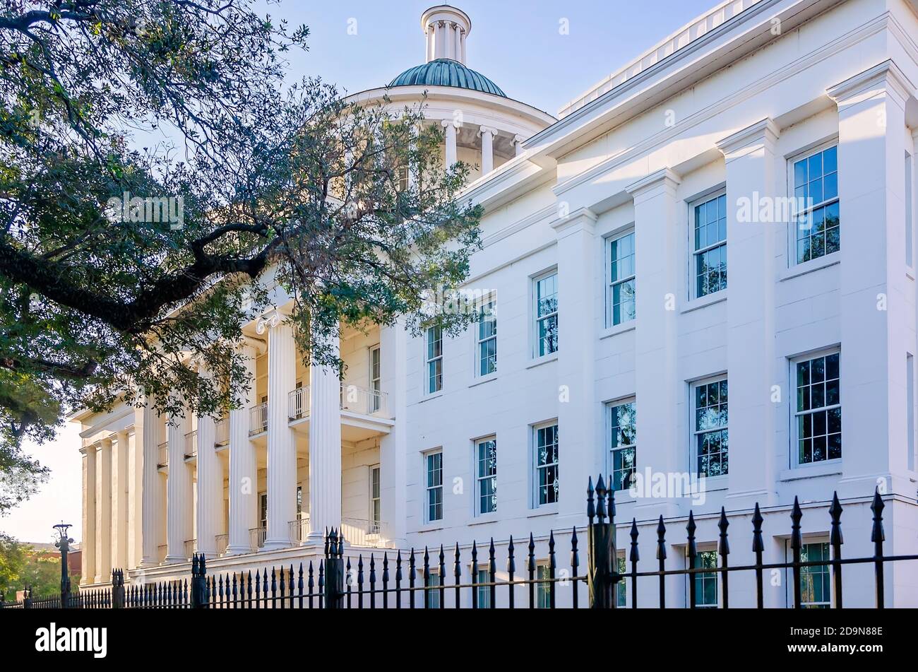 Barton Academy, la prima scuola pubblica in Alabama, è raffigurata, il 31 ottobre 2020, a Mobile, Alabama. Foto Stock
