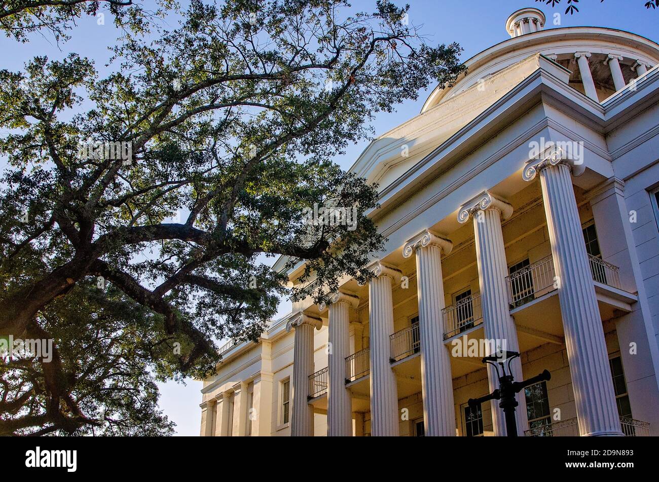 Barton Academy, la prima scuola pubblica in Alabama, è raffigurata, il 31 ottobre 2020, a Mobile, Alabama. Foto Stock