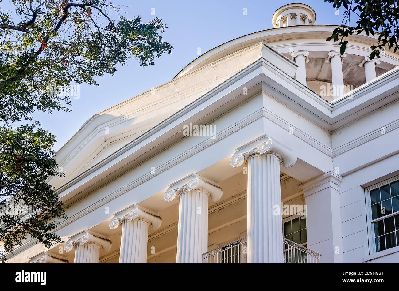 La cupola della Barton Academy, la prima scuola pubblica in Alabama, è raffigurata, il 31 ottobre 2020, a Mobile, Alabama. Foto Stock