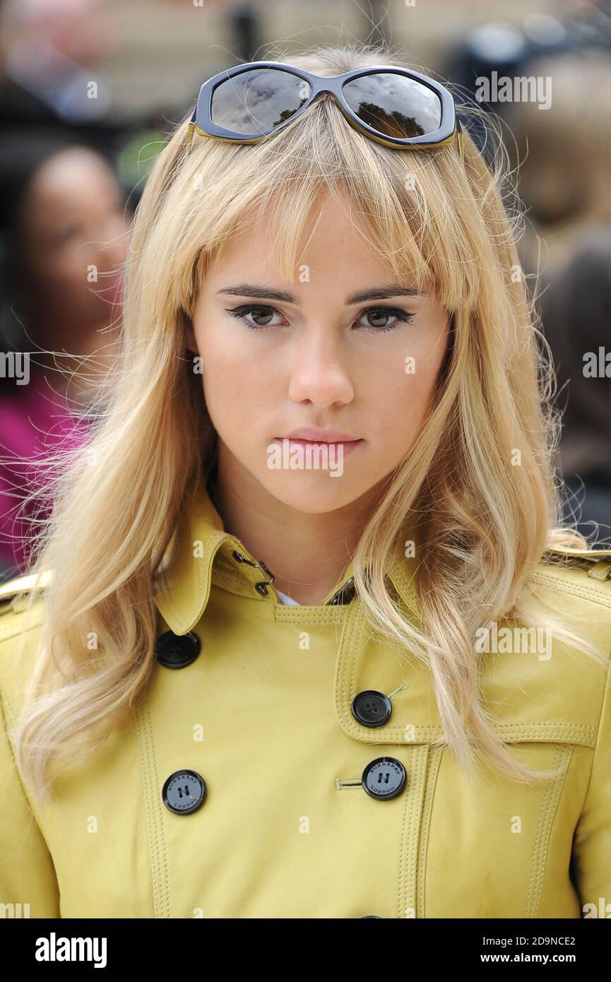 Suki Waterhouse partecipa al Burberry Prorsum Spring/Summer 2013 Womenswear Fashion Show, Kensington Gardens, Londra. © Paul Treadway Foto Stock