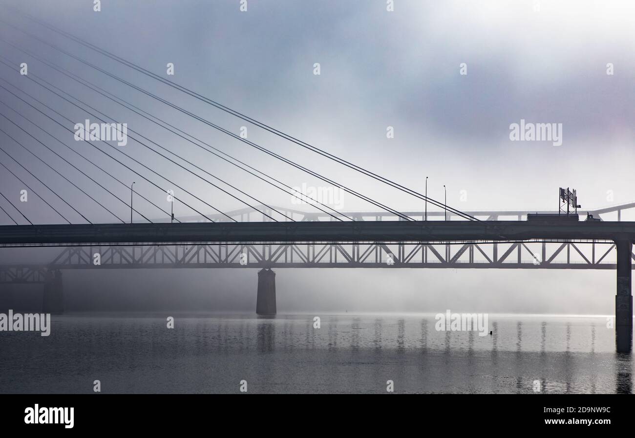 Steubenville, Ohio dal lato che sto girando guardando sopra il fiume Ohio a Weirton, West Virginia Foto Stock