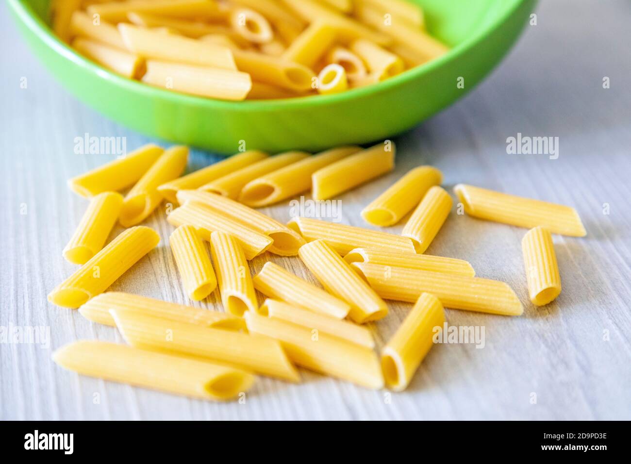 Pasta, cucina italiana, penne rigate, dieta mediterranea Foto Stock