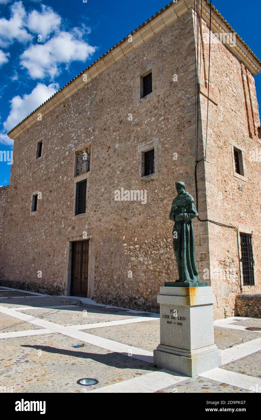 Statua di Fray Luis de Leon e la costruzione del Archivio storico provinciale di Cuenca Foto Stock